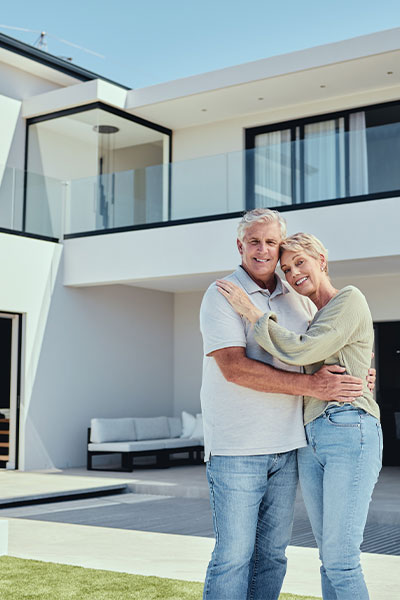 Couple In front of Flrodia home
